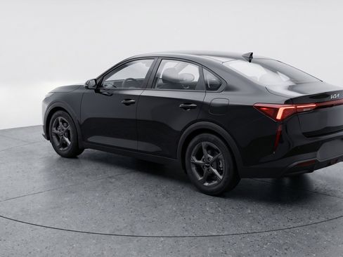 Used 2025 Kia K4 LXS image 5