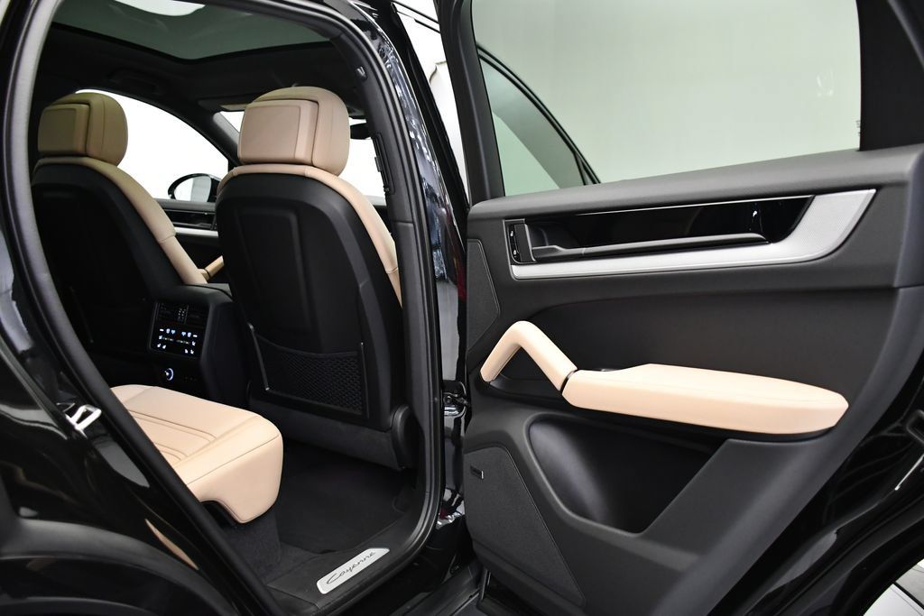 Certified 2025 Porsche Cayenne E-Hybrid Coupe AWD/4WD image 56