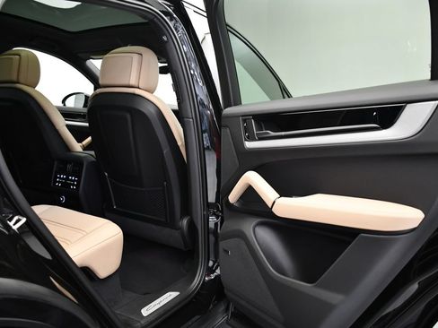 Certified 2025 Porsche Cayenne E-Hybrid Coupe AWD/4WD image 56