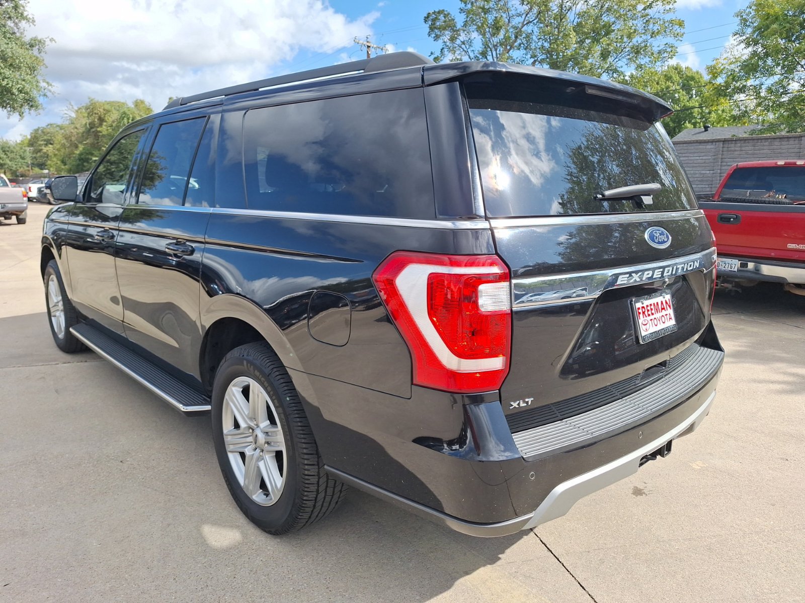 Used 2020 Ford Expedition Max XLT w/ Equipment Group 202A RWD image 4