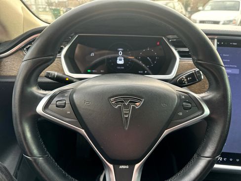 Used 2013 Tesla Model S Signature Performance image 23