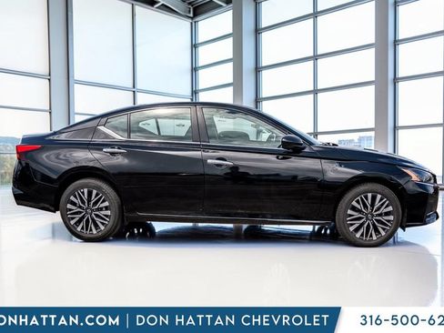 Used 2025 Nissan Altima 2.5 SV AWD/4WD image 30