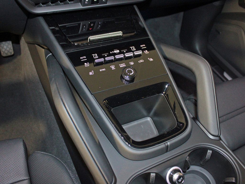 Certified 2026 Porsche Cayenne E-Hybrid Coupe AWD/4WD image 30