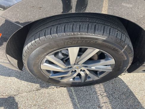 Certified 2024 Chevrolet Equinox LT w/ LPO, Floor Liner Package image 22