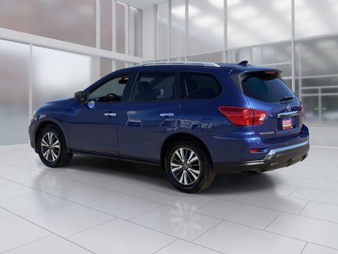 Used 2020 Nissan Pathfinder SV image 4