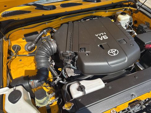 Used 2008 Toyota FJ Cruiser 4WD image 32