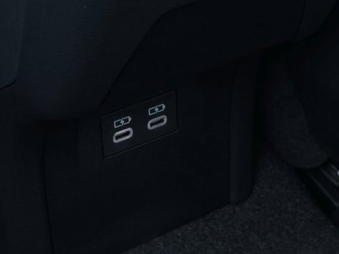 New 2025 Toyota Prius XLE image 15