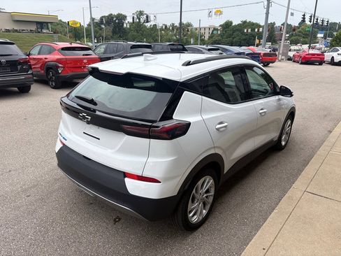 Used 2023 Chevrolet Bolt EUV LT FWD image 5