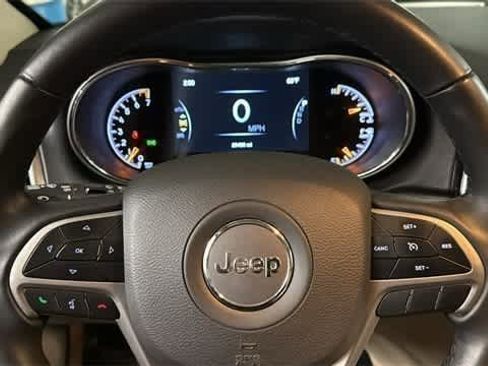 Used 2022 Jeep Grand Cherokee Laredo E image 14