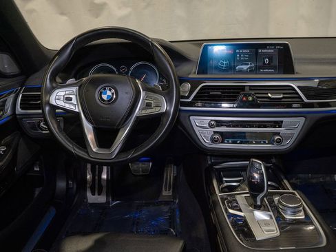 Used 2019 BMW 740i w/ M Sport Package image 7
