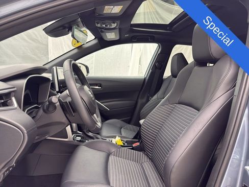 Used 2024 Toyota Corolla Cross XSE w/ Convenience Package image 32