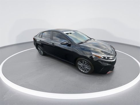 Used 2024 Kia Forte GT-Line w/ GT-Line Premium Package image 2