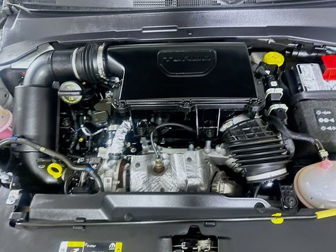 Used 2025 Jeep Compass Latitude image 31