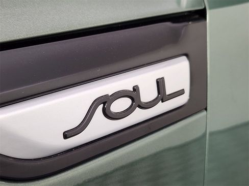 Used 2014 Kia Soul + image 8