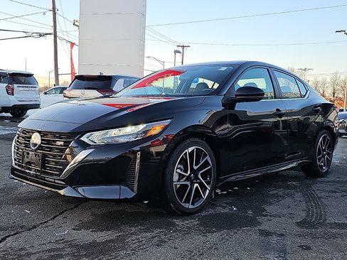Used 2025 Nissan Sentra SR w/ SR Premium Package image 3