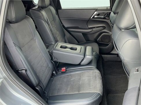 Used 2024 Mitsubishi Outlander SE image 18