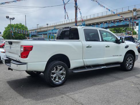 Used 2019 Nissan Titan SL w/ Chrome Package AWD/4WD image 5