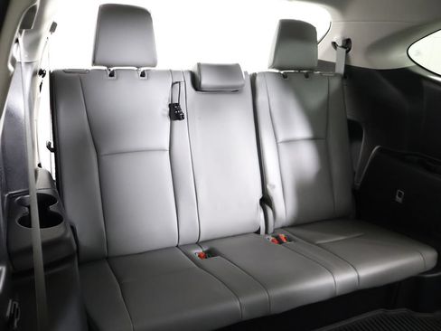 Used 2023 Toyota Highlander XLE FWD image 39