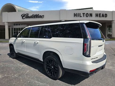 Used 2023 Cadillac Escalade ESV Sport w/ LPO, ONYX Package AWD/4WD image 4