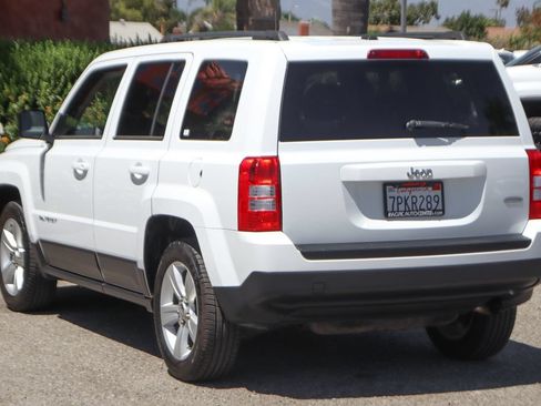 Used 2016 Jeep Patriot Latitude w/ Sun/Sound Group FWD image 6