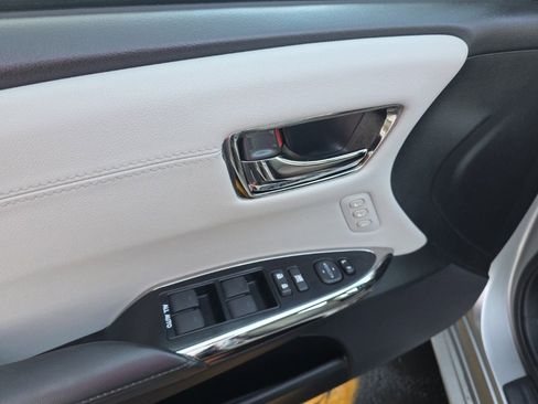Used 2016 Toyota Avalon Touring image 15