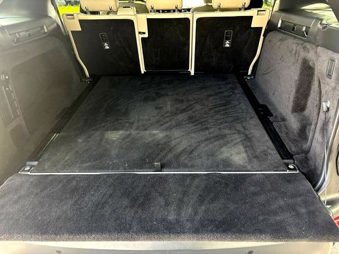 Used 2020 Land Rover Discovery SE image 32