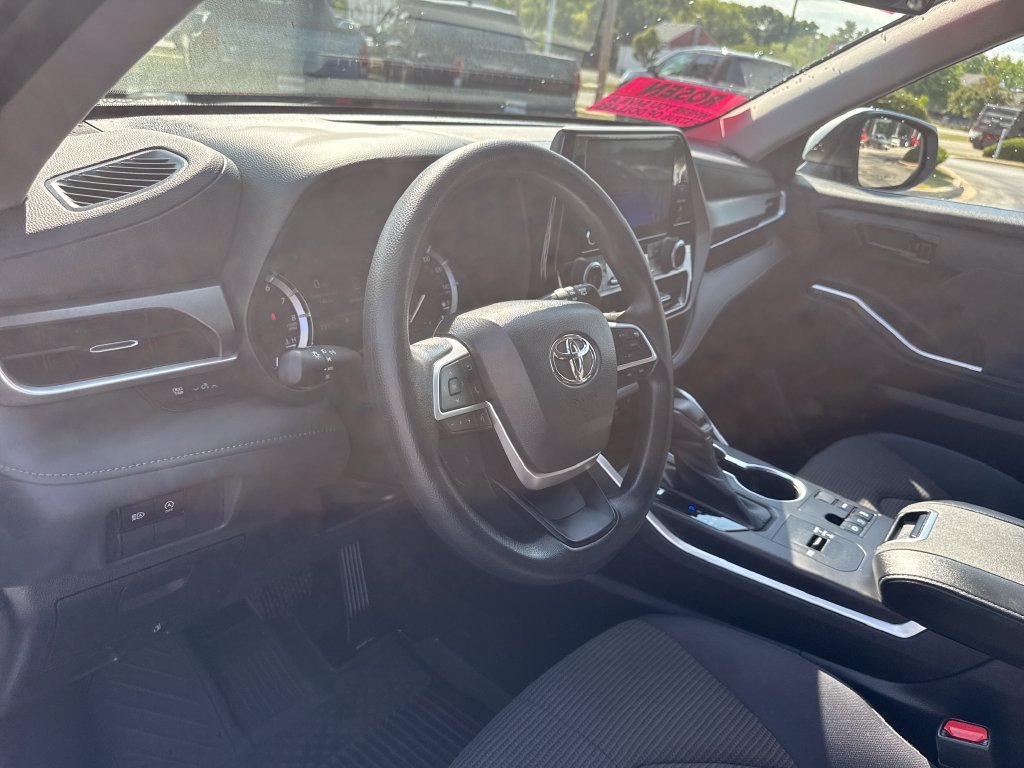 Used 2023 Toyota Highlander L FWD image 14