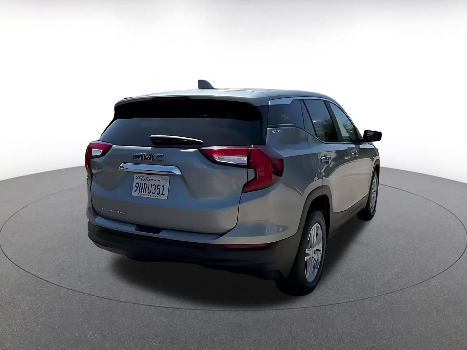 Used 2024 GMC Terrain SLE FWD image 13
