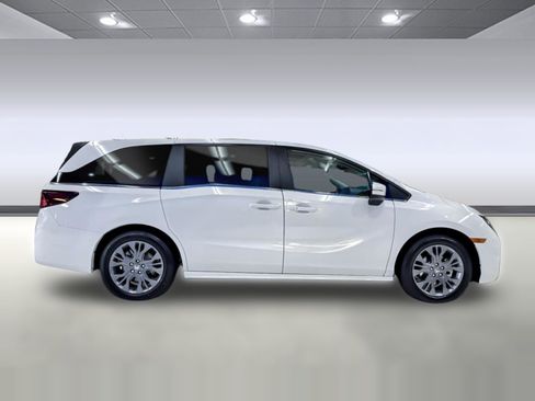 New 2026 Honda Odyssey Touring image 7