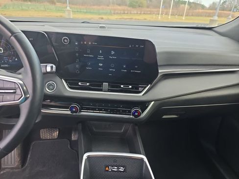 Used 2025 Chevrolet Equinox LT w/ Convenience Package II image 18