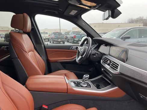 Used 2022 BMW X5 xDrive40i w/ M Sport Package image 5