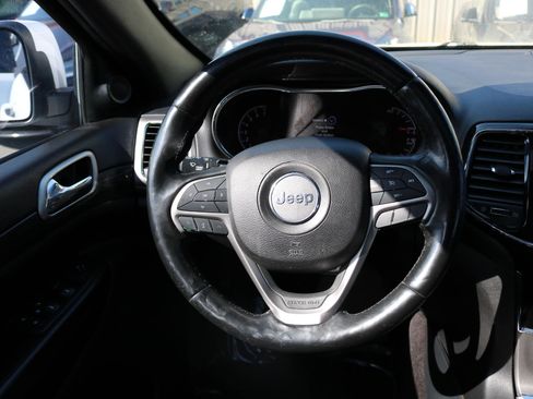 Used 2019 Jeep Grand Cherokee Altitude image 31