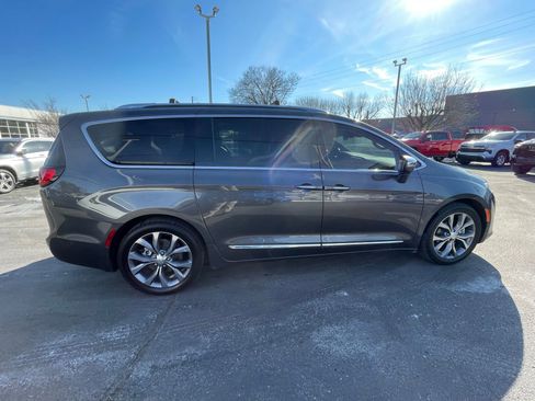 Used 2019 Chrysler Pacifica Limited w/ Tire & Wheel Group image 13