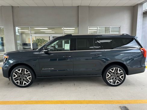 New 2026 Ford Expedition Max Platinum w/ Platinum Ultimate Package AWD/4WD image 4