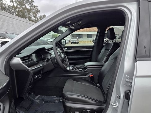 New 2026 Jeep Grand Cherokee Altitude RWD image 17