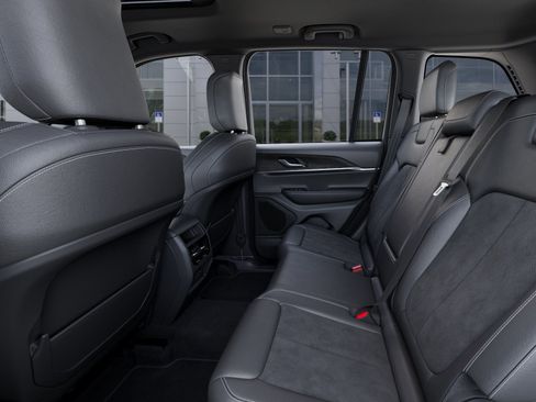 New 2026 Jeep Grand Cherokee Altitude AWD/4WD image 23