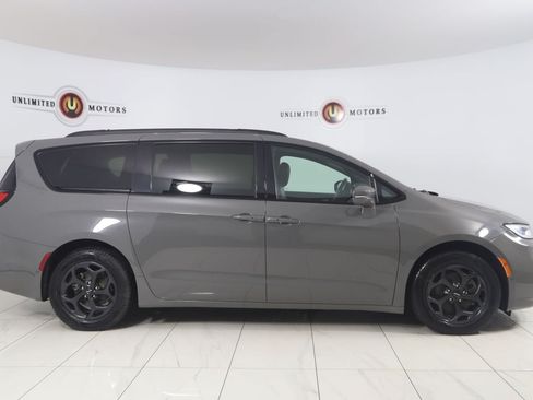 Used 2021 Chrysler Pacifica Touring-L w/ S Appearance Package FWD image 2