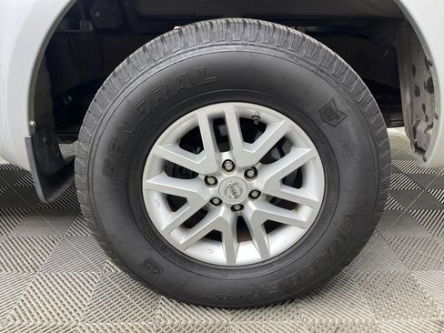 Used 2016 Nissan Frontier SV w/ SV Value Truck Package RWD image 6