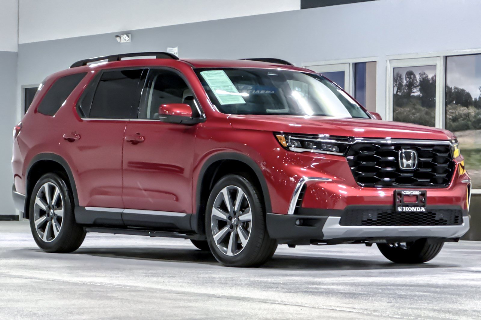 Used 2025 Honda Pilot Touring image 7