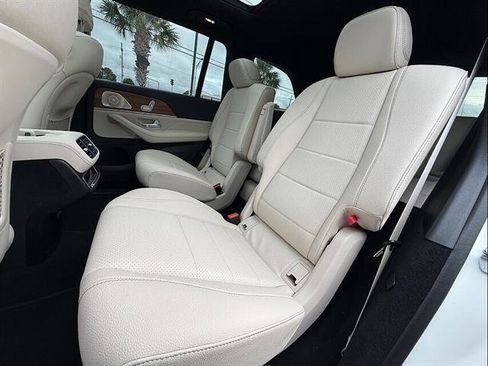 Used 2025 Mercedes-Benz GLS 450 4MATIC image 12