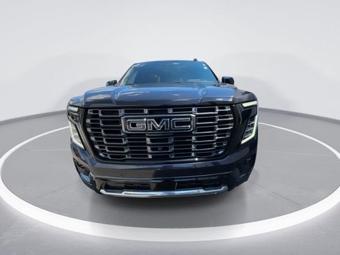 Used 2025 GMC Yukon Denali Ultimate AWD/4WD image 3