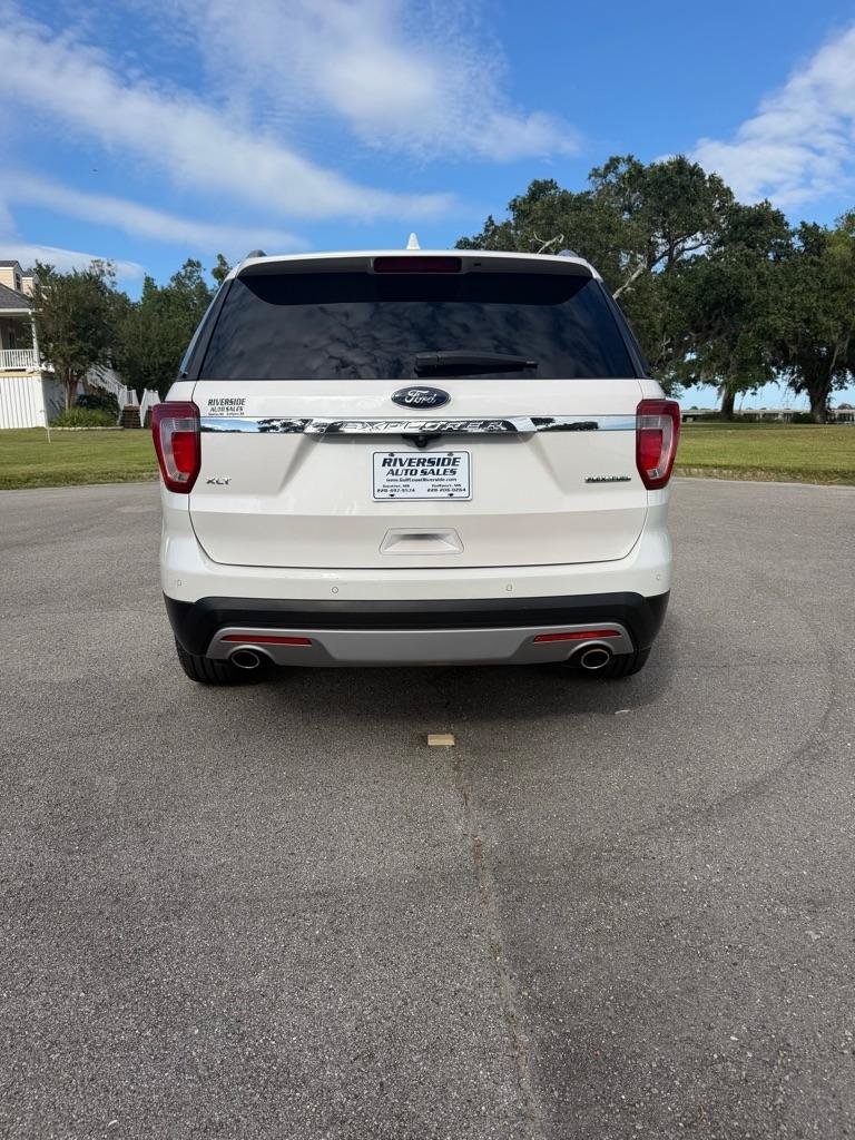 Used 2016 Ford Explorer XLT w/ Equipment Group 202A FWD image 4