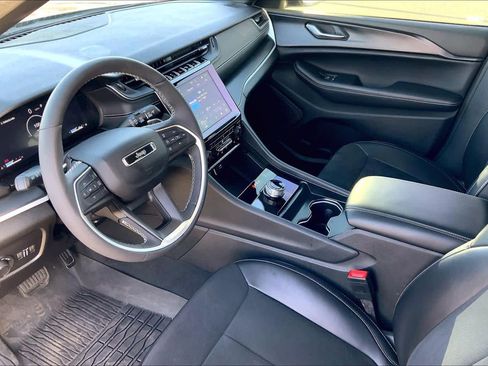 Used 2024 Jeep Grand Cherokee L Altitude AWD/4WD image 18