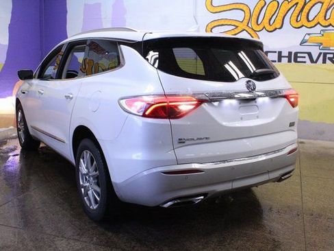 Used 2022 Buick Enclave Essence image 6