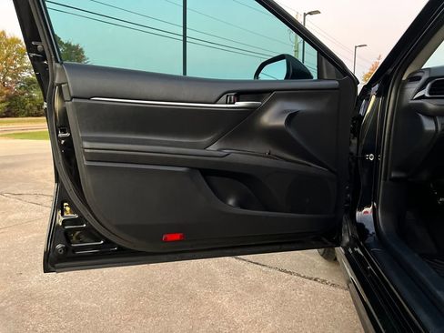 Used 2022 Toyota Camry SE image 11