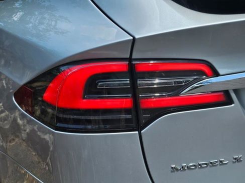 Used 2018 Tesla Model X 100D AWD/4WD image 27