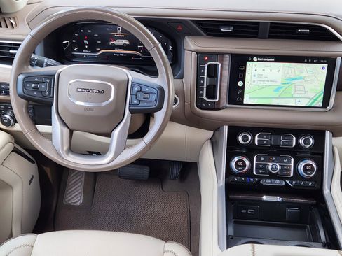 Used 2022 GMC Yukon XL Denali AWD/4WD image 9