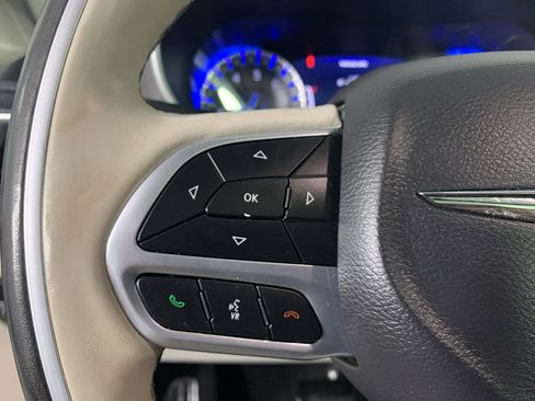 Used 2019 Chrysler Pacifica Limited FWD image 18