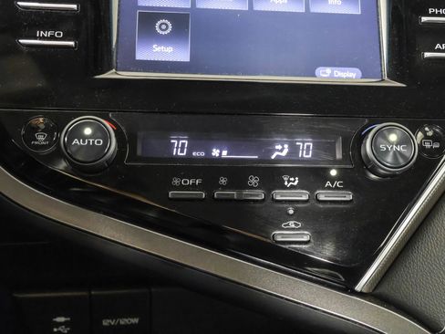 Used 2018 Toyota Camry XSE image 30