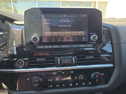 Used 2022 Nissan Pathfinder SV w/ SV Premium Package AWD/4WD image 18